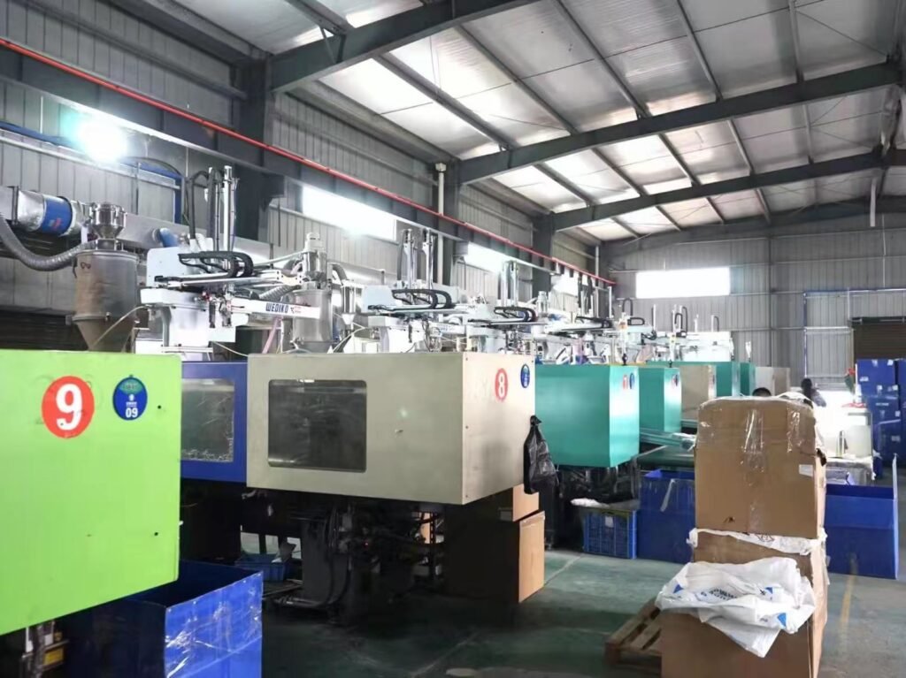 Injection molding machines for plastic medical device shell manufacturing workshop
